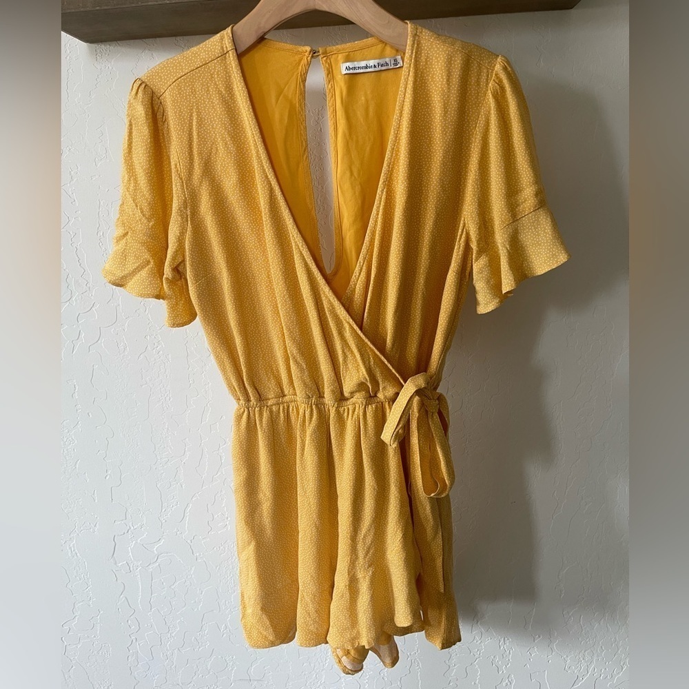 Abercrombie & Fitch| Yellow Mustard Polka Dot Romper, Size XS•••